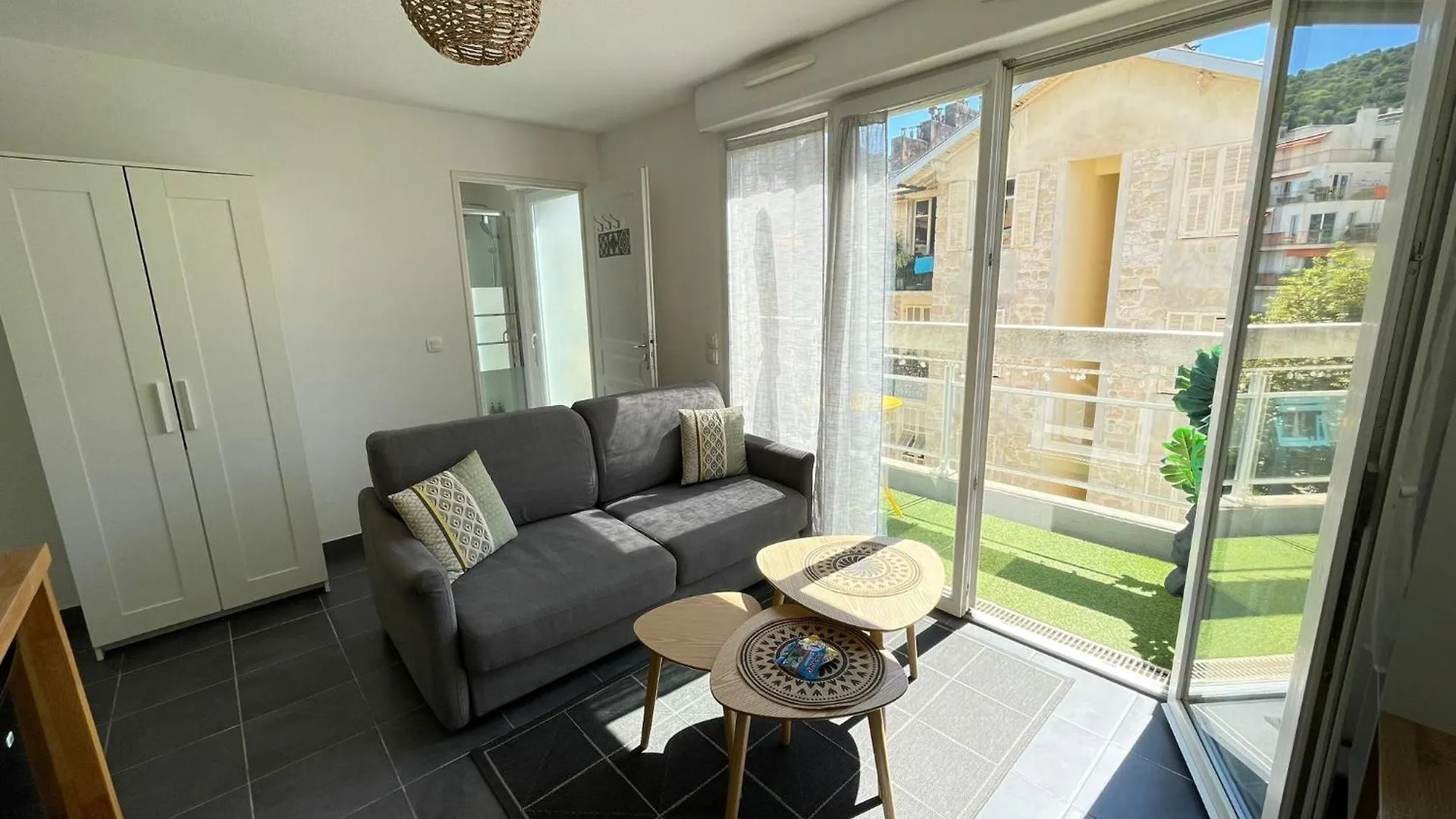 Appartamento Charmant Studio Climatise Avec Terrasse Ensoleillee Nizza